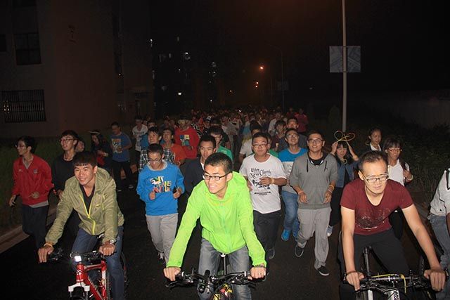 远景学院第二届荧光夜跑活动华丽落幕