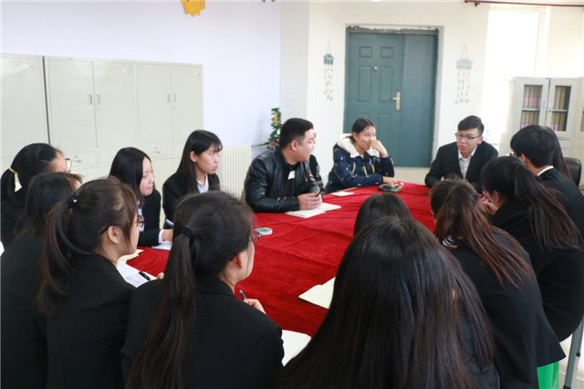 【辅导员说完满】外语系开展学生会干部“辅导员话完满”主题活动