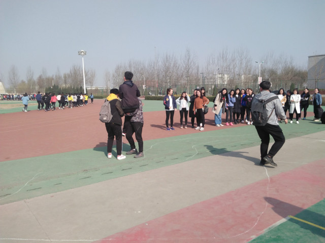 【完满班级】十指微“动” 举足轻“重”——经济管理系国贸1606班举办八抬大轿挑战赛