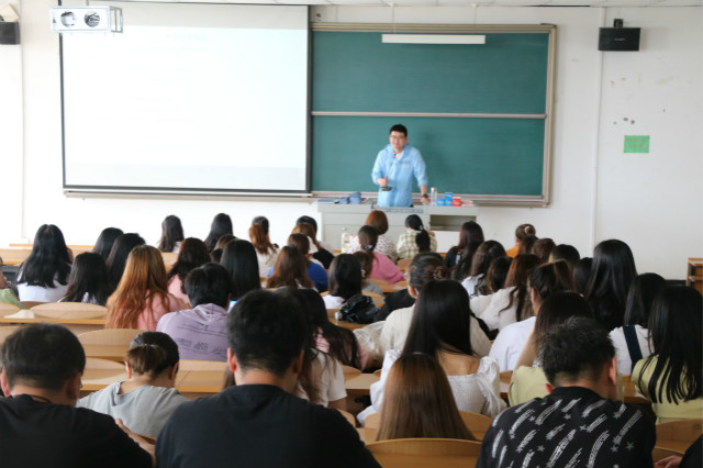 【辅导员说完满】奋进新时代 启航新征程——商务英语学院2017级辅导员说完满