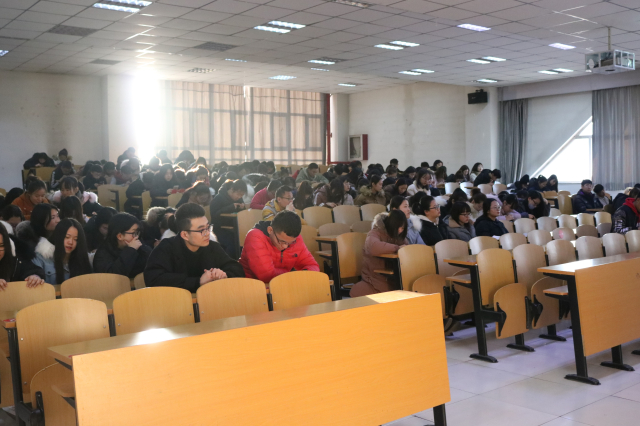 【辅导员说完满】人生如玫瑰 刺与花皆带芬芳