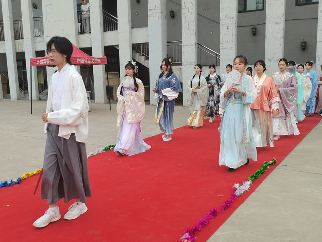【戏剧节】着一袭汉服 载万千风华——“樱花诗话”汉服主题活动