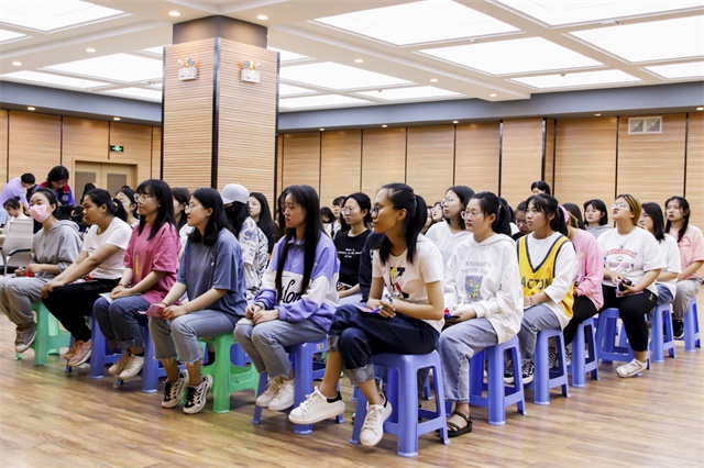 第28期“她说·女生学堂 ”:青春路上 携手体悟同伴之道