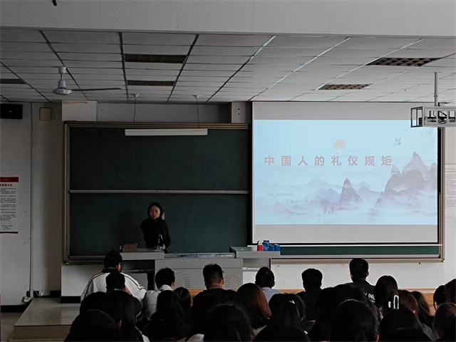 【辅导员说完满】展礼仪风采 做高素质学生——淬炼·国际商学院2023级辅导员说完满活动