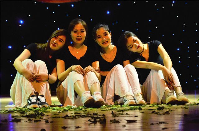 【毕业季】青春无问西东 岁月自成芳华——淬炼商学院举办2018届毕业生晚会