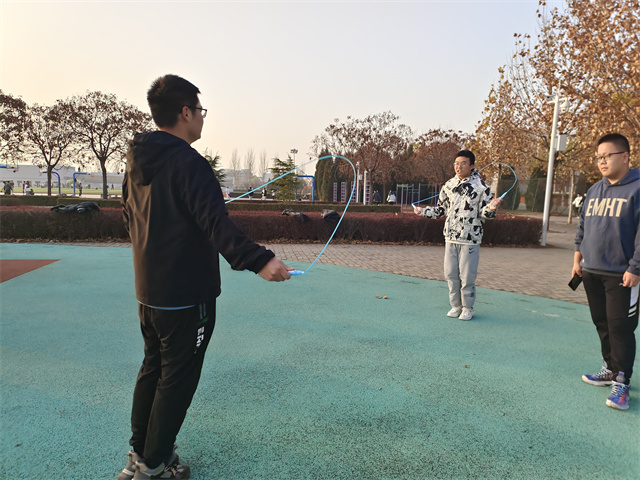 【完满团支部】“绳”彩飞扬 各显“绳”通——淬炼·国际商学院财务2101班完满团支部活动