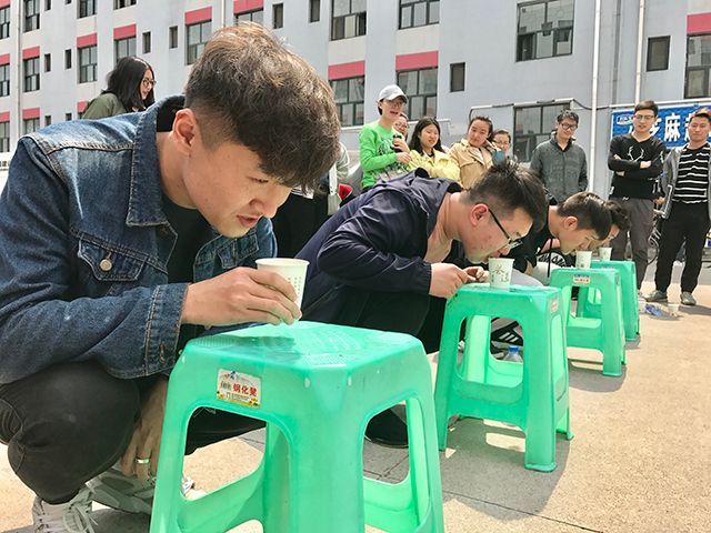 艺术传媒系14、15级视觉专业“共拼搏,同奋进”之“拥抱四月”主题团日活动