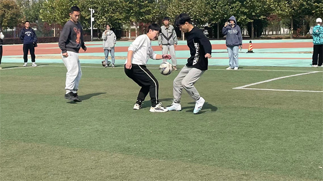 绿茵点亮梦想 激情挥洒青春——淬炼·国际商学院“激情碰撞 踢出风采”第九届淬炼杯足球赛