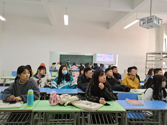 【完满班级】青春无畏 逐梦扬威——艺术传媒学院数媒2001班体育教学观影活动