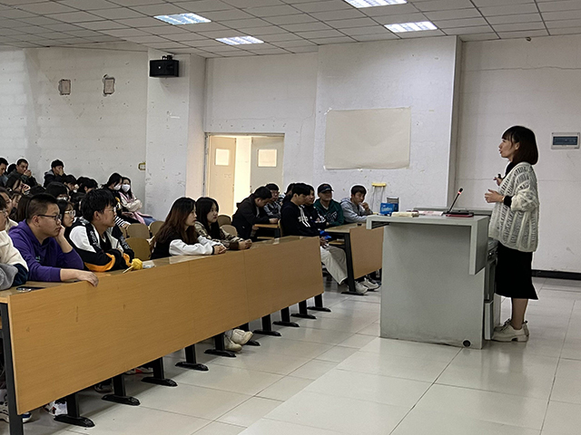 【辅导员说完满】你的样子 别样的青春——淬炼·国际商学院2021级“辅导员说完满”专题活动