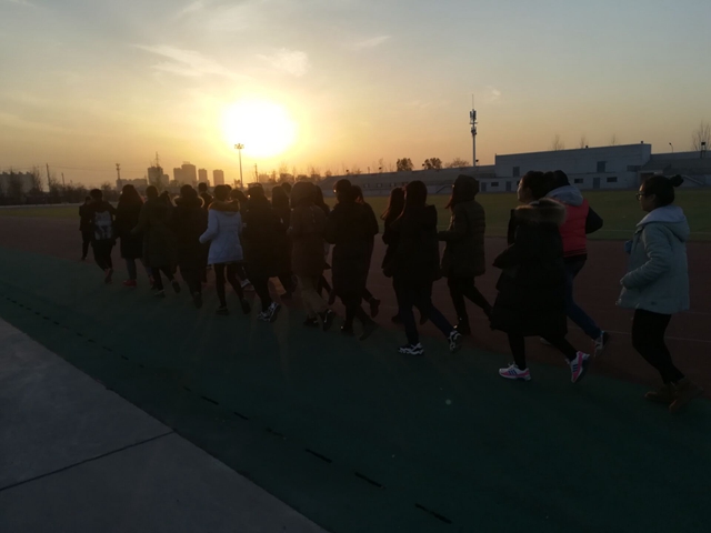 【完满班级】友谊的跑道没有尽头——淬炼商学院举办“善”行青春主题活动(三十九)