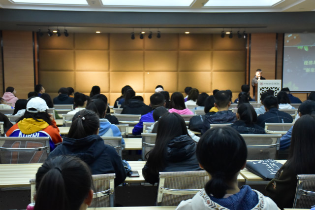 学生会中你和我 不负遇见不忘初心 ——经济与管理学院举办第八届学生会“新家人”见面会暨培训第一讲