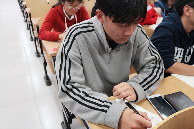 【辅导员说完满】“英雄”是怎样炼成的——辅导员说完满之胸怀“至强” 奔向“阳光”