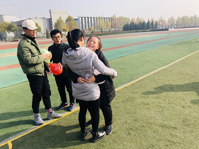 【完满班级】背靠背 二夹一———软件1802班“非常二夹一”完满班级活动