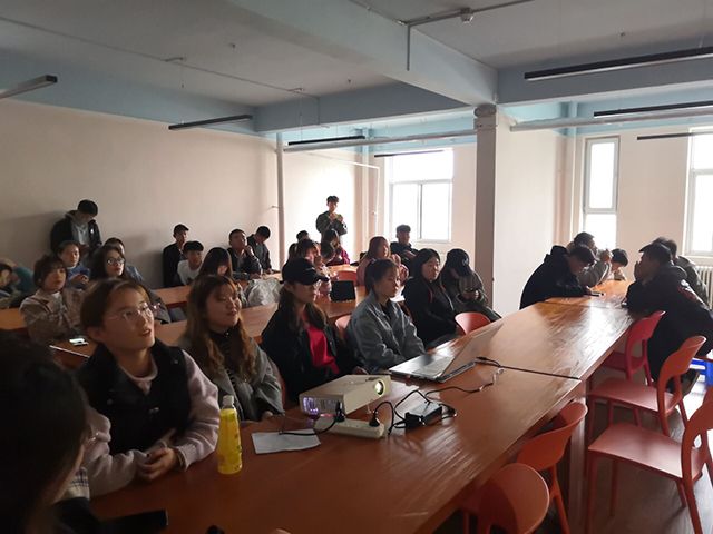 【完满班级】弘扬爱国精神 传承红色经典——艺术传媒学院动画1801班艺术实践爱国观影活动