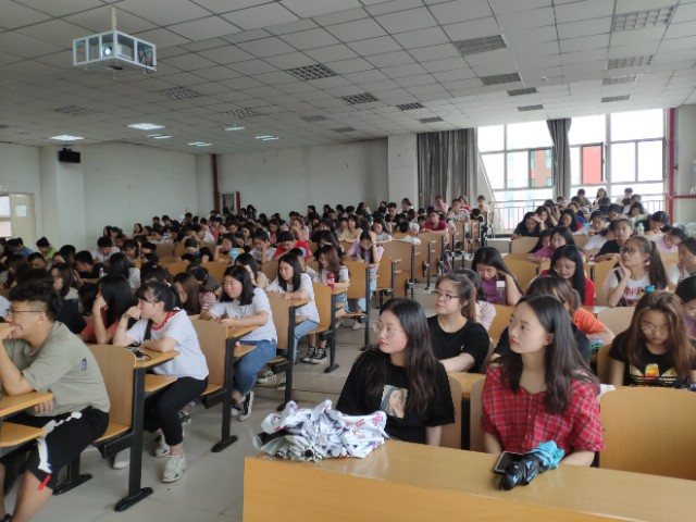 【辅导员说完满】竞技体育 运动不止——淬炼商学院“辅导员说完满”专题活动(二十一)