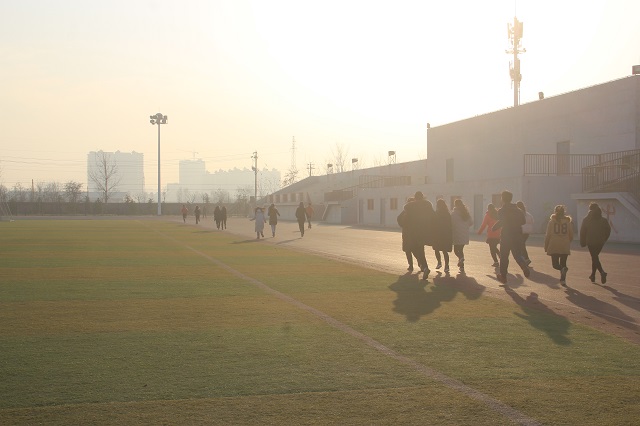 无惧严寒 尽情奔跑——记远景学院第一届“暖冬”长跑活动圆满结束