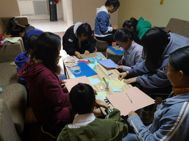 【社团快讯】创意改变生活 手工塑造人生——纤手手工艺社开展收纳盒制作活动