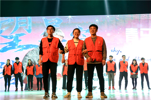 第100期乌马河周末文化广场“汇彩色之力 幸不负青春”主题晚会圆满落幕