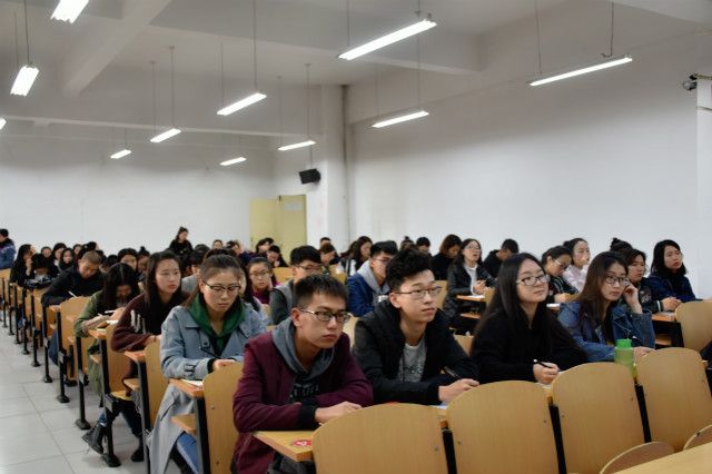 【辅导员说完满】完满社团路 你我共前行——经管系举办15级辅导员说完满之“多彩社团”主题班会