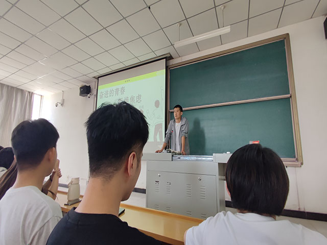 【辅导员说完满】奋进的青春 拒绝焦虑——艺术传媒学院2022级辅导员说完满活动