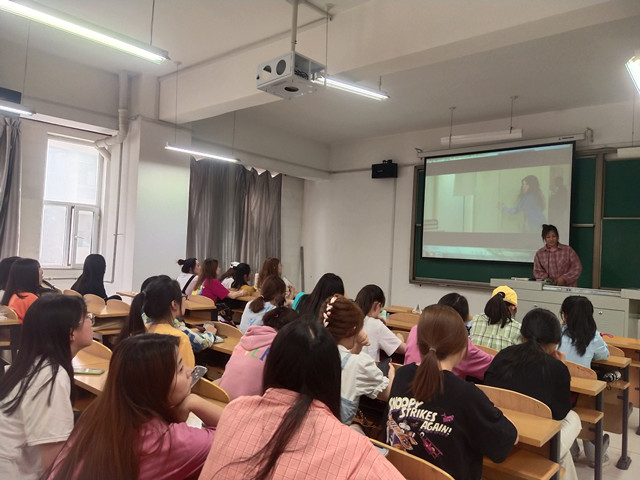 【完满班级】展现风采 手工创新——商务英语学院英语1904班、1906班完满班级活动 商务英语学院英语1904班完满班级活动