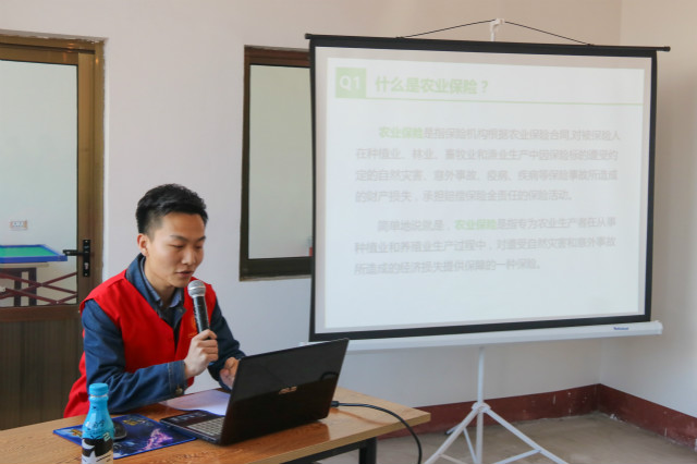 信院学子助力保险扶贫 为美好生活护航