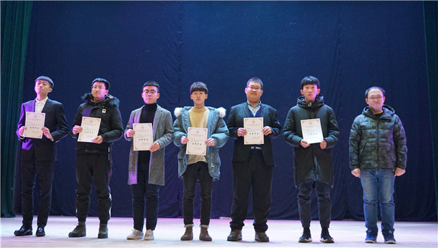 大数据学院、信息工程学院在乌马河剧院成功举办2018年度优秀学生表彰大会