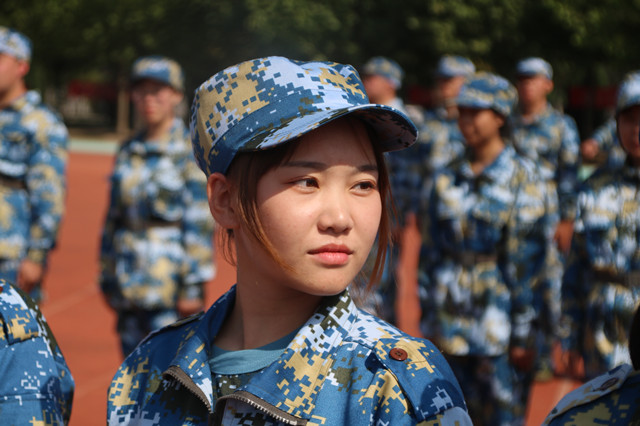 流血流汗不流泪 坚持不懈——21级智院学子军训纪实