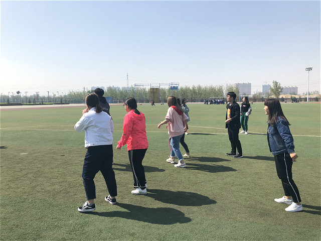 【完满班级】将沙包丢进时光年轮——经济与管理学院区域1601班举办“穿越时光年轮 重温儿时记忆”趣味活动