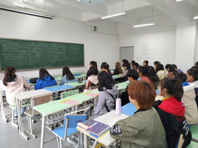 【完满班级】青春无极限 燃烧青春激情——外国语言文学系10月完满班级活动