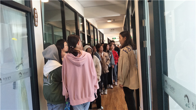 【辅导员说完满】国庆欢庆 共享青藤——淬炼商学院“辅导员说完满”专题活动（十）