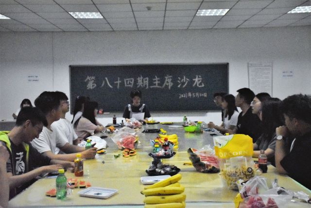 完满活动调研 学生能力提升——大数据学院、信息工程学院承办第八十四期主席沙龙