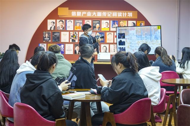 用镜头定格美好 记录生活——食品与环境学院异科学生参与摄影技术培训
