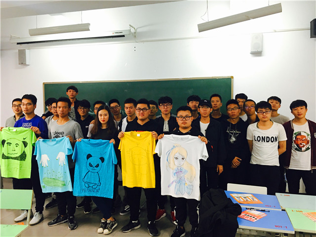 【完满班级】白茶清欢无别事 闲庭醉花亦醉画——机制1703班举办“别出心裁 我型我秀”完满班级活动