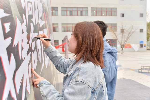 【社团巡礼节】“空投”礼包从天而落 “荣耀”之战随即打响