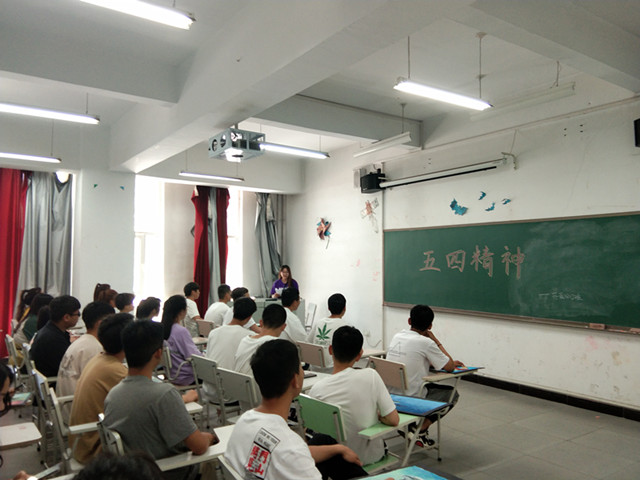 【完满班级】回顾历史 明确使命——艺术传媒学院环境设计1802班举办弘扬五四精神演讲比赛