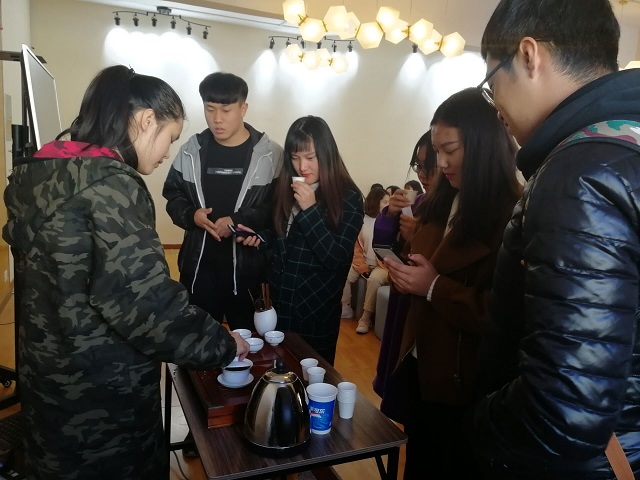 【社团快讯】香茶解乏 吉语暖心——茶语茶韵社举办“知乎学堂”之茶的古今往来