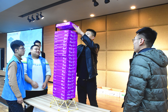 “拍手称筷”空间结构大赛于多功能报告厅落下帷幕——大数据学院、信息工程学院计算机科技文化节之第四届“拍手称筷”空间结构大赛