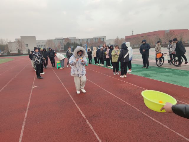 【完满班级】青春无限 活力无限 趣味活动夹乒乓球——大数据学院、信息工程学院计科2008班