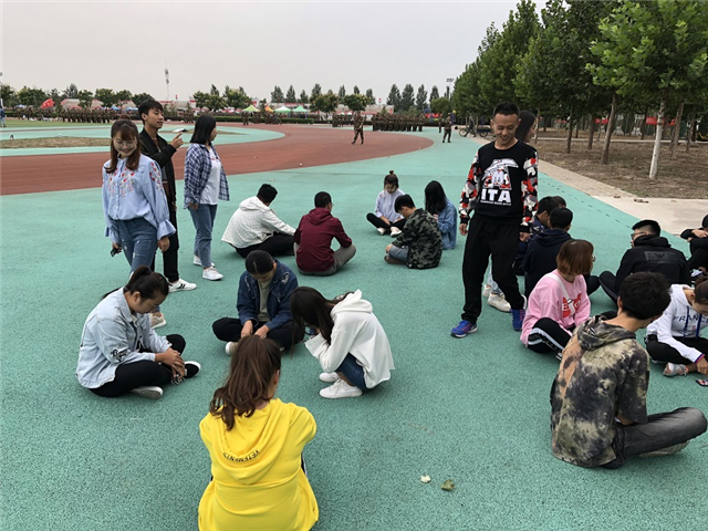 【完满班级】肆意青春 诗酒趁年华——淬炼商学院九月完满班级主题活动(三十)