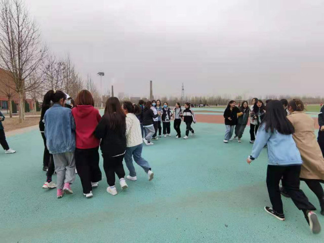 【完满班级】充满激情 丰富自我——外国语言文学系英语2001班、2004班完满班级活动