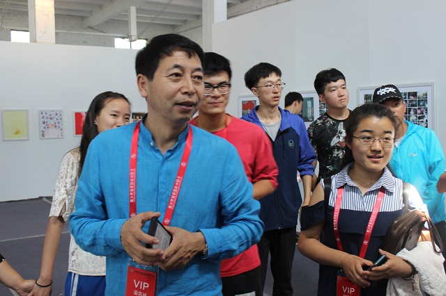 精英倍现势恢弘 人群熙熙慕古风——平遥国际摄影大展志愿服务工作（四）