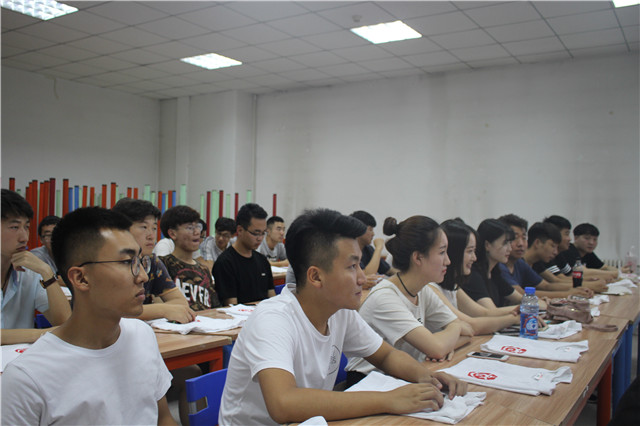 淬炼商学院召开2016-2017学年第二学期完满教育总结大会