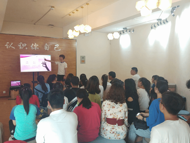 【完满班级】关爱儿童 播撒希望——食品与环境学院食品1801班公益宣讲完满班级活动