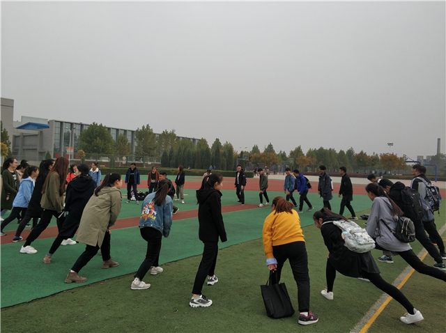 【完满班级】勇迎寒风 享受运动——淬炼商学院十月完满班级主题活动（四十五）