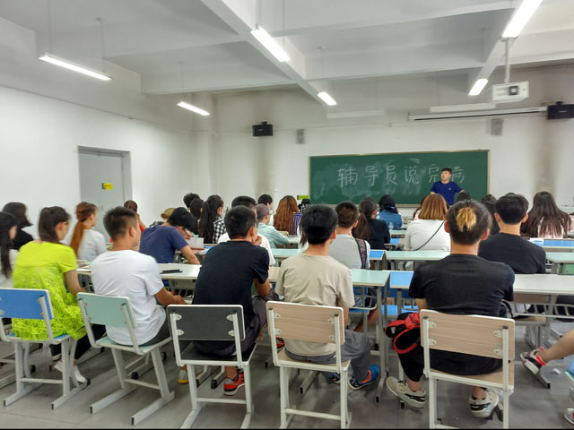 【辅导员说完满】艺术传媒系辅导员说完满带你走进“艺家”行为艺术
