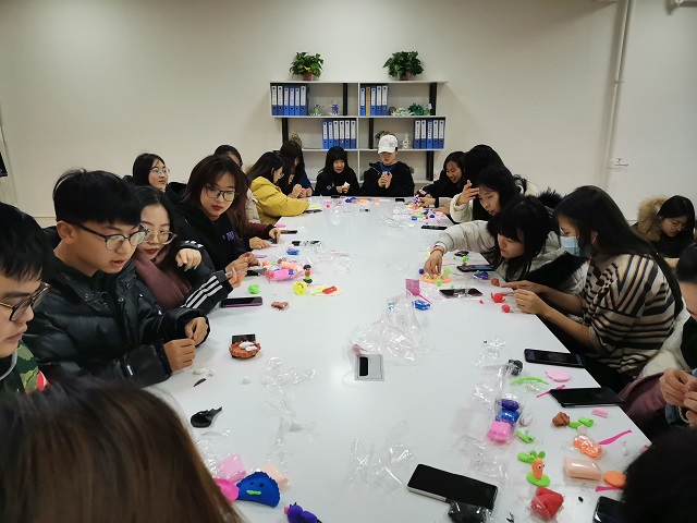 【完满班级】心灵手巧 创意无限——淬炼商学院完满班级活动