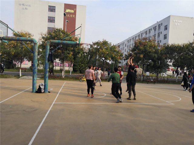 【完满班级】运动点燃激情——淬炼商学院十月完满班级主题活动（四十四）