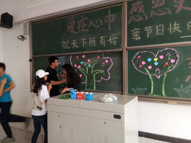 【完满班级】爱在心中 感恩更美——智能工程学院电气1703班举办“爱在心中 感恩更美”完满班级活动